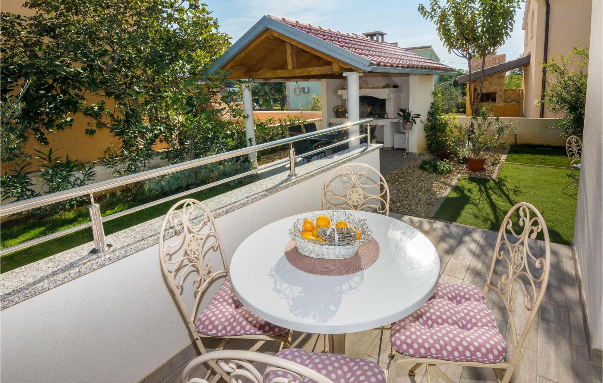 Nice Apartment In Vrsi-Mulo With Wifi Екстер'єр фото