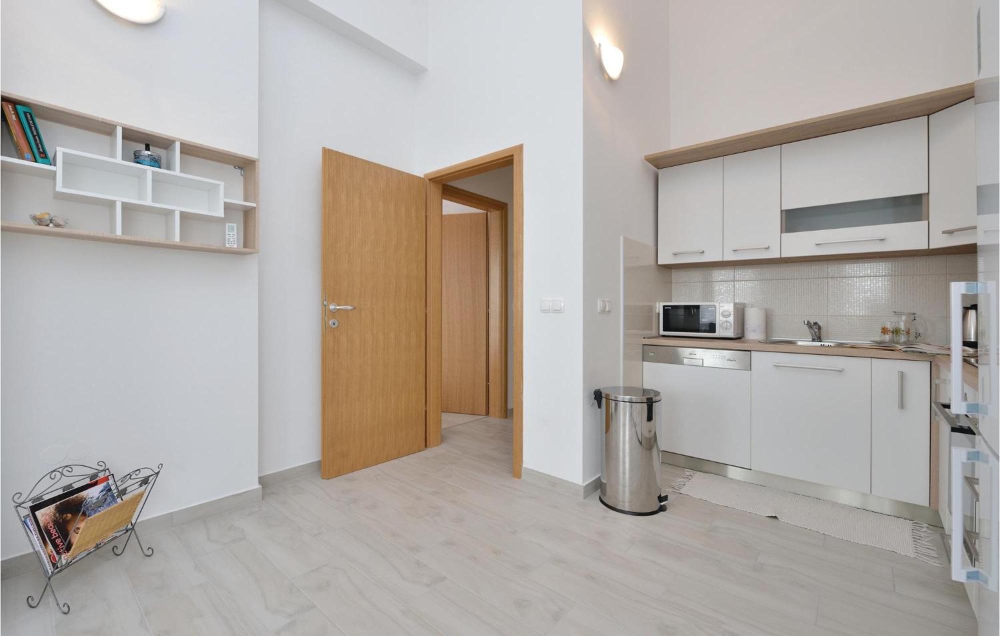 Nice Apartment In Vrsi-Mulo With Wifi Екстер'єр фото